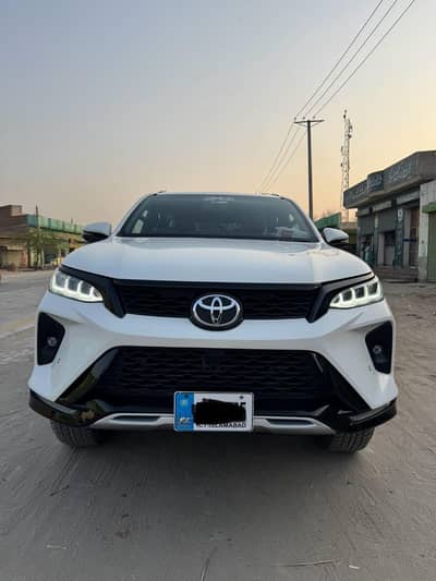 Toyota Fortuner Lagander 4*4