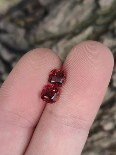 All natural rhodolite garnet pair 100% orignal eye clean top quality