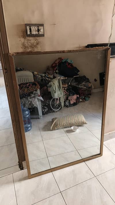 Mirror wall hangable