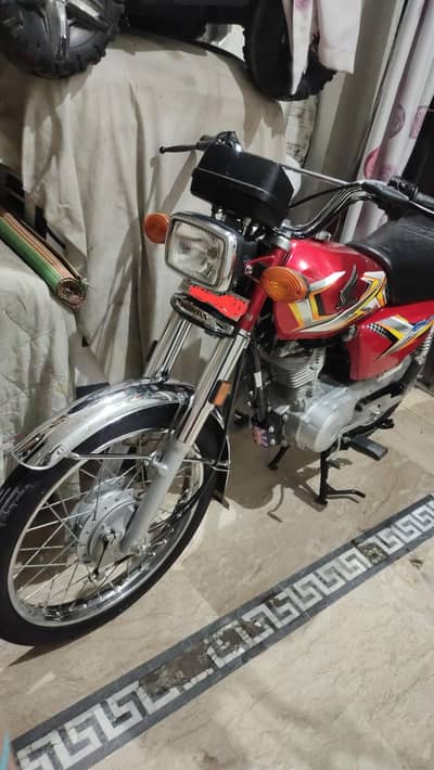 Honda 125 model 2025 dacuments clear first owner biomatric on spot