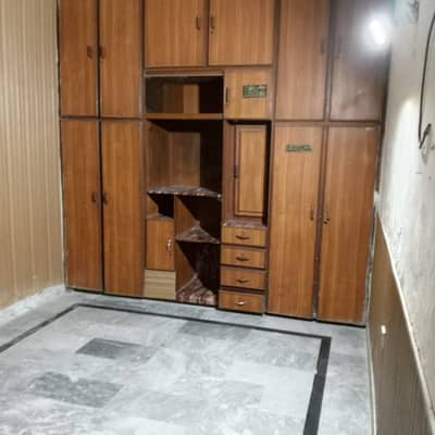 Asif block allama iqbal town 4 marla lower portion for rent