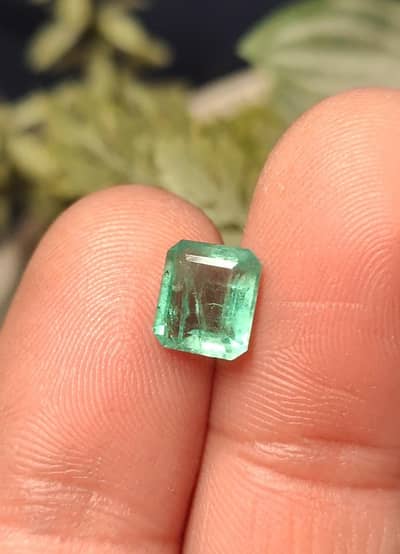 Natural panjsher emerald in medium green clr all orignal 100% guarante