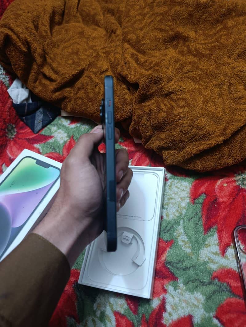 Iphone 14plus 3