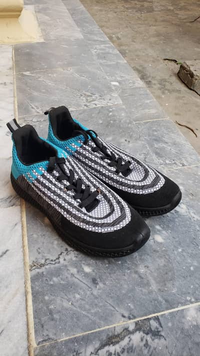 Almost New Sneakers For Sale | Stylish Aur Comfortable Shoes