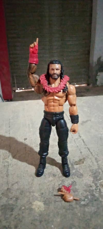 Wwe elite action figure roman reigns