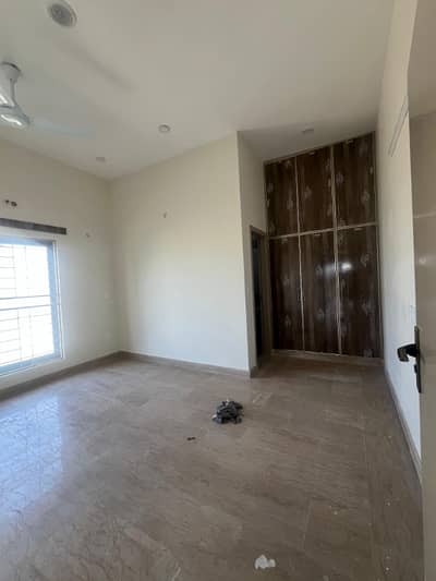 LDA AVENUE ONE 10 MARLA UPPER PORTION FOR RENT