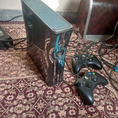 xbox 360 Halo 4 edition 320 gb jailbreak with 2 controller