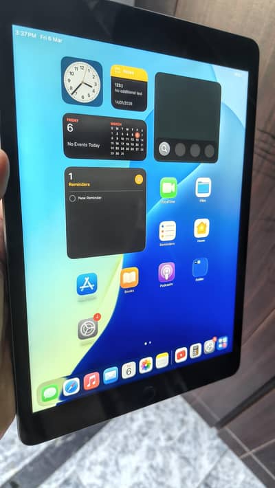Apple Ipad 9th Gen. Wifi 64Gb Mint Condition with Complete Box