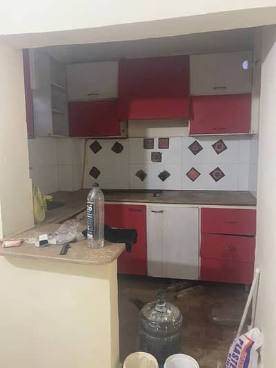 (2 BED DD) FLAT FOR SALE SAMAMA HILL VIEW APARTMENT Near Hill Top Lawn, Block 16-A, Gulistan-e-Jauhar A well-maintained and beautifully renovated apartment in a prime, family-friendly project.