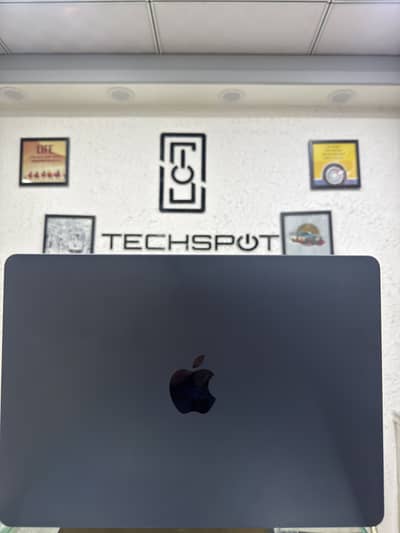 MacBook Air M3 2024