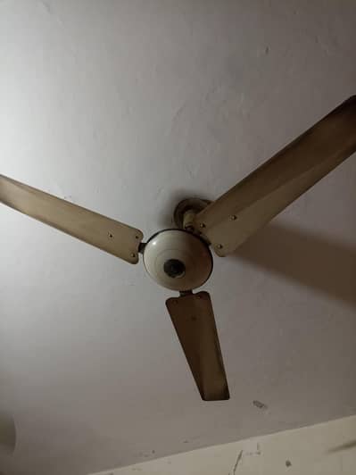 3 celling Royal Fan for sale in good condition (copper winding)