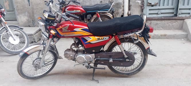 HONDA CD70.2025
