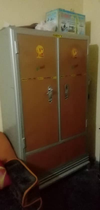 iron safe almari  like new
