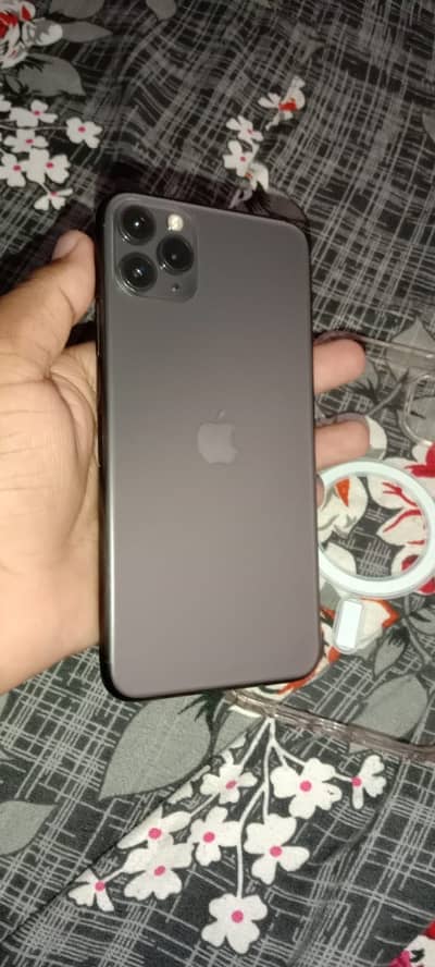 iPhone 11 Pro max 10/10 condition