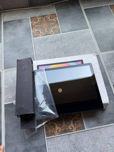 13.3" portable monitor for laptops and smartphones