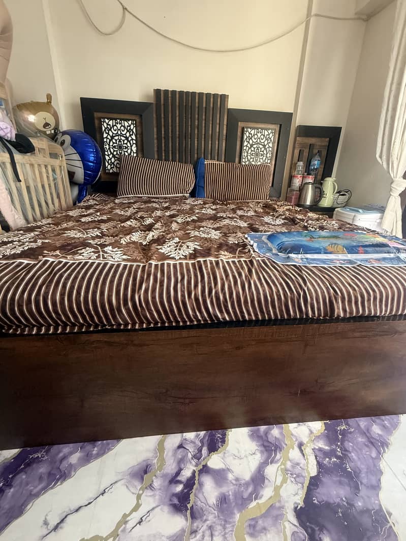 Bed 2 side table used 1