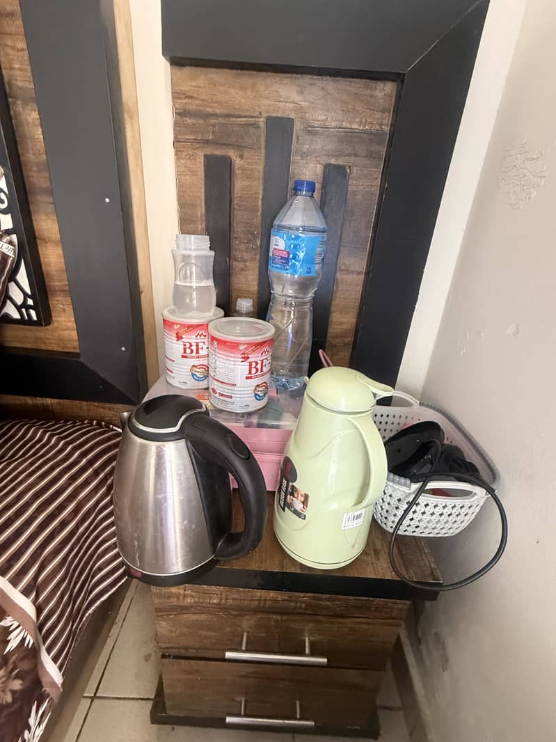 Bed 2 side table used 5