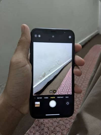 Exchange posible iphone 11 factory unlock with box