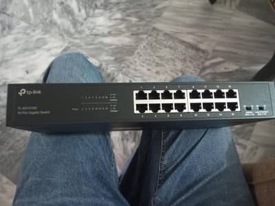 TP-Link 16-Port Gigabit Desktop Rackmount Switch (TL-SG1016D) Like New