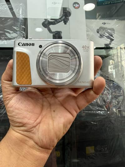 Canon SX740 HS Compact Camera – Excellent Condition