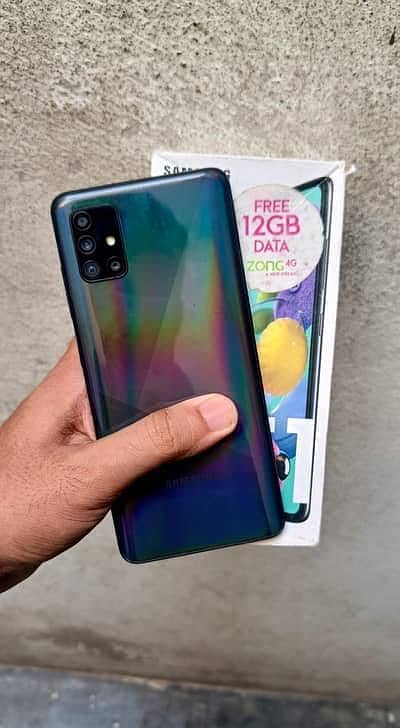 kisi bhai ne SAMSUNG ka mobile sale krna hai tu contact me box sath ho