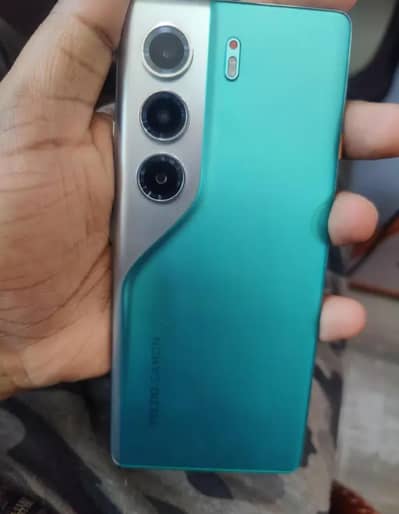 Tecno camon 40 pro sail 8/256 10/9 conditoin all box