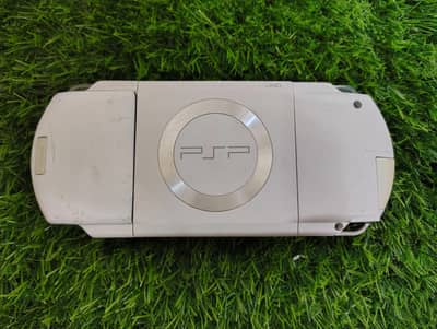 WHITE Sony PSP With 30+ Games like GTA FIFA TEKKEN Racing Games