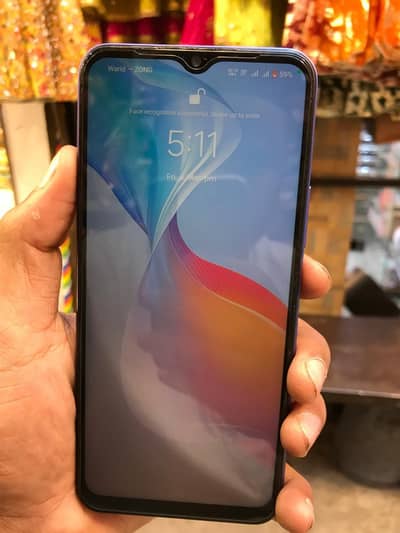 ڈبہ چارجر ساتھ ہے