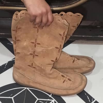 beautiful long shoes  tour waghira pe jane k liye behtreen