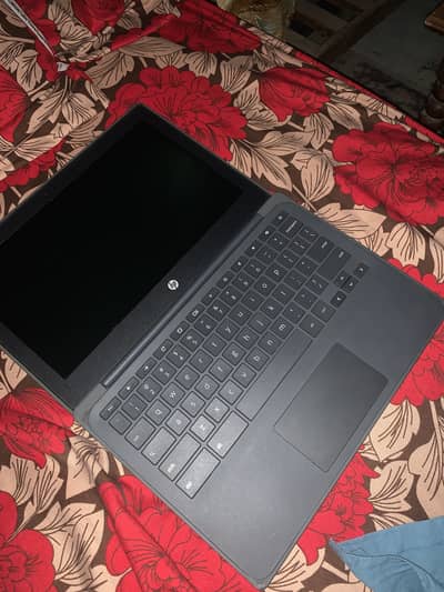 Hp chromebook 4Gb ram 32Gb memory with orginal charger