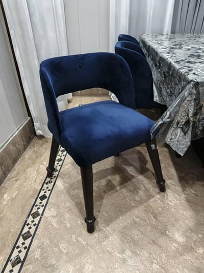 dinning table with 8 chair