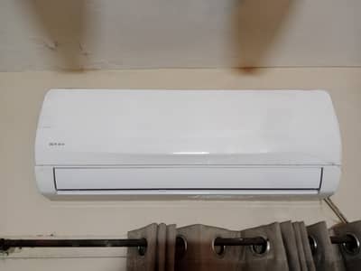 1 Ton Aux Diakol Inverter  - Urgent Selling