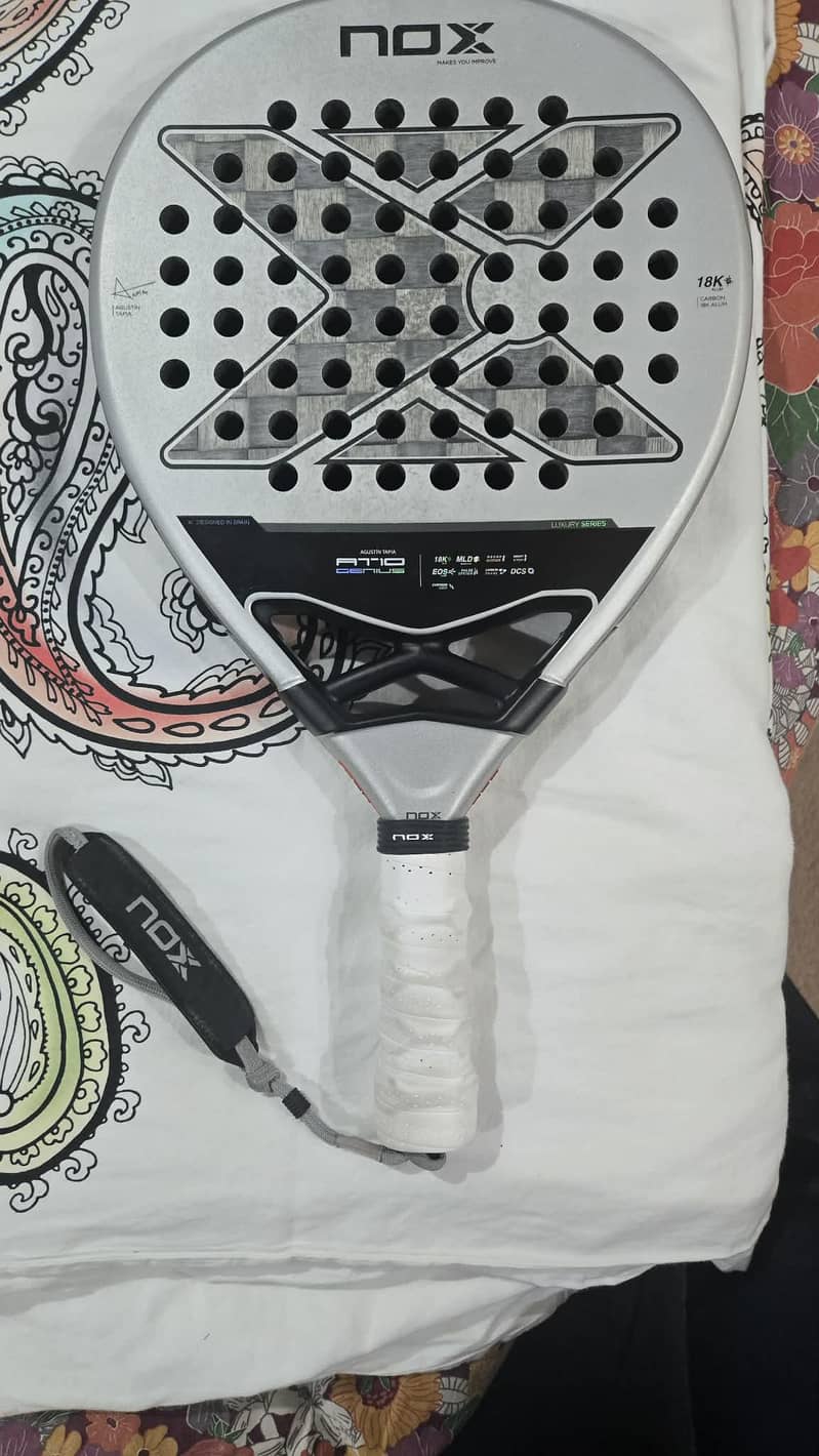 padel racket 0