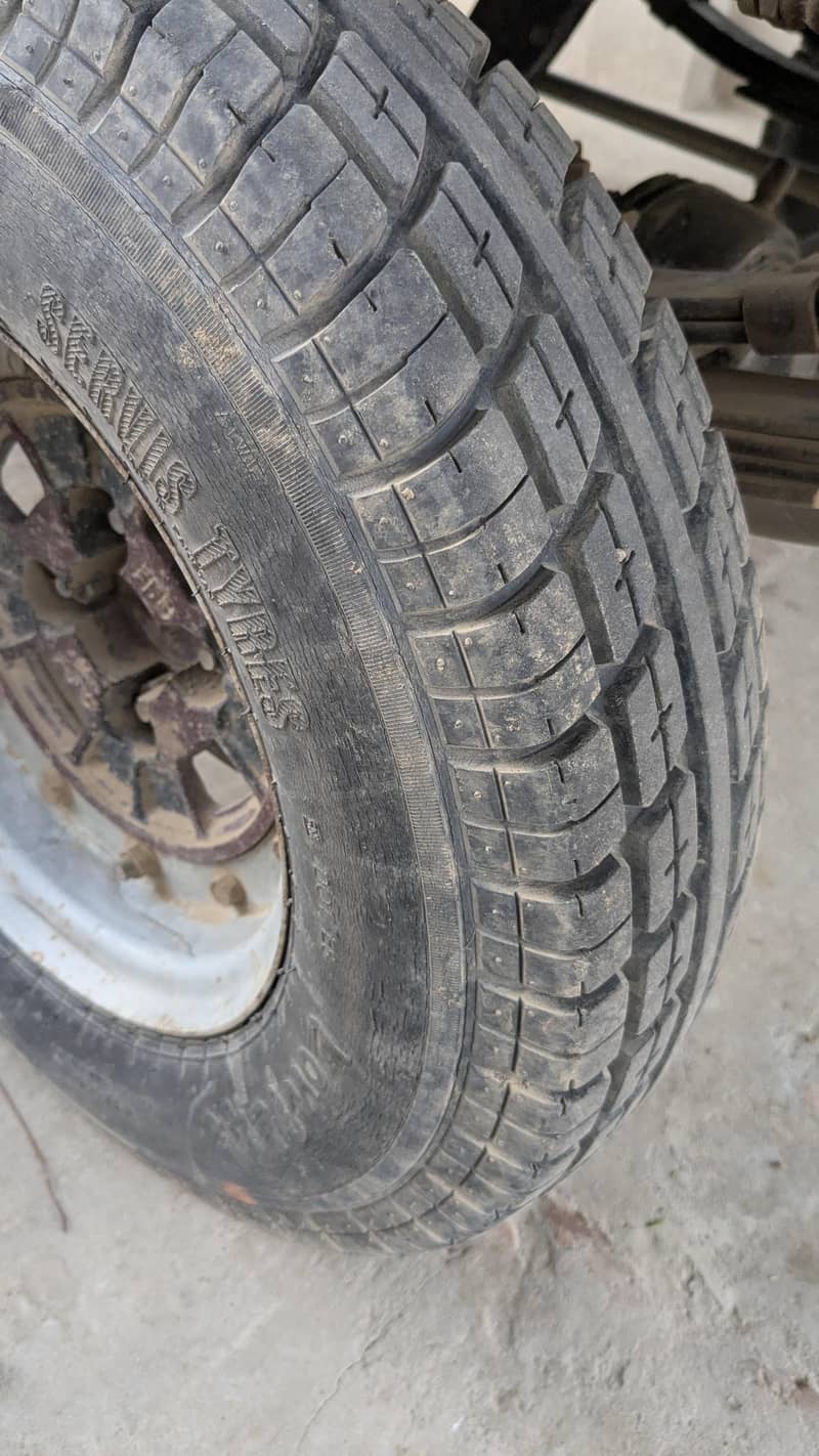 Tyre Loader rickshaw 0