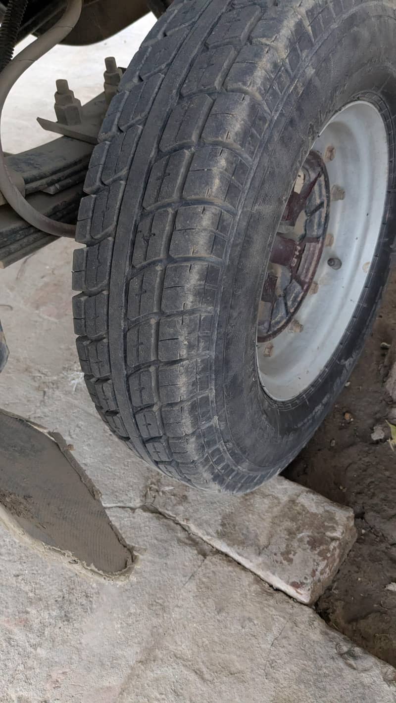Tyre Loader rickshaw 1