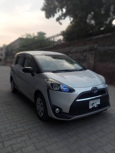 TOYOTA SIENTA !!!!