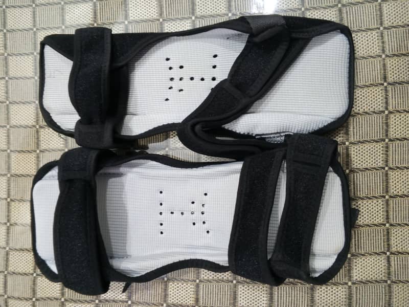 knee pad 1