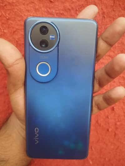 vivo v50 colour navy blue,complete box charger , condition 10/10