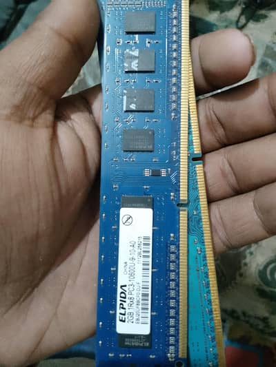 2 4gb ram hia or 1 2 gb ki sari ram bikul thik hia ddr 3