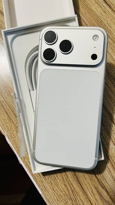 iPhone 17 pro max FU