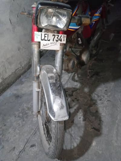 CD 70 bike Red colour Raad Awaz day raha hay