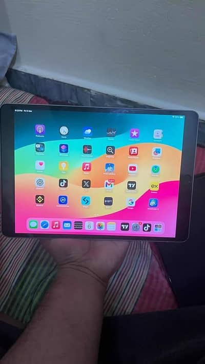 Apple iPad – 10/10 Condition | Battery Health 99% | With Cover