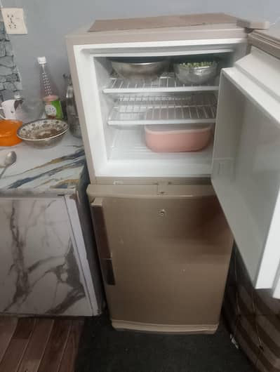dawalance fridge for sale Good condition