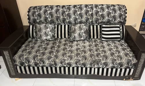 5 Seater Sofa Set Wooden and Cushioning