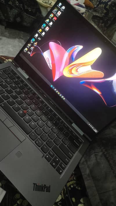 Lenovo yoga X1 metal body