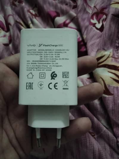 vivo flash charge. . original charger. . box  pak sy nikala hua
