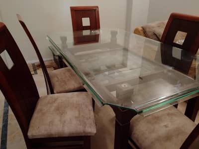 DINING TABLE WITH 6 CUSHIONED SEATS