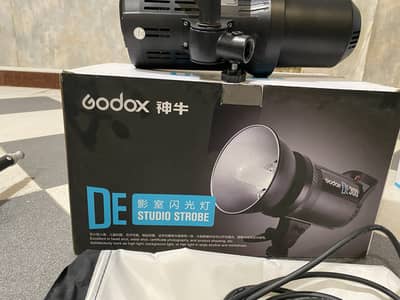 Godox DE300 Studio LIghts with accessories