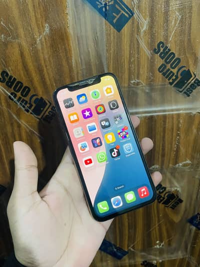 iphone xs 64gb factory unlock read add need cash urgent sall
