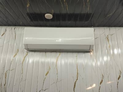 gree inverter split AC one seazon used like a brand new